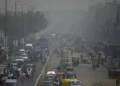 Karachi air pollution worsens, PM2.5 levels reach unhealthy level