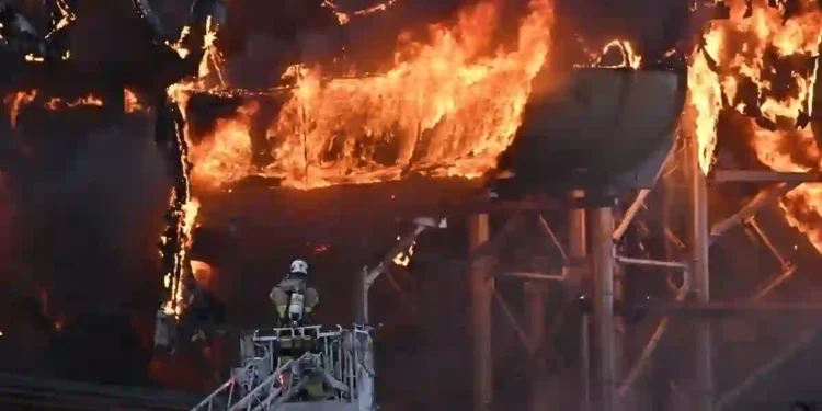 Huge Fire Rips Through Popular Amusement Park on Boxing Day