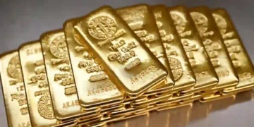 Gold hits record high on safe-haven demand